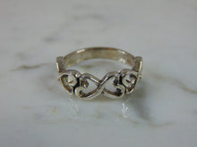 Load image into Gallery viewer, Womens Vintage Estate Sterling Silver Heart Ring 2.5g E5007