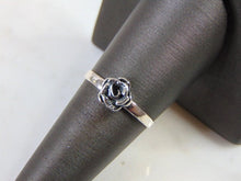 Load image into Gallery viewer, Womens Vintage Estate Sterling Silver Rose Ring 1.5g E5125