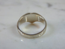 Load image into Gallery viewer, Womens Vintage Estate Sterling Silver Heart Ring 4.3g E5132