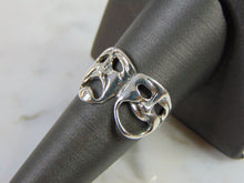 Load image into Gallery viewer, Womens Vintage Estate Sterling Silver Theater Masks Ring 3.1g E5008