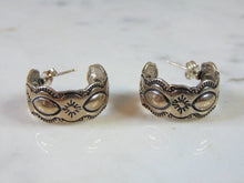 Load image into Gallery viewer, Womens Vintage Estate Sterling Silver Southwestern Earrings 7.3g E5089