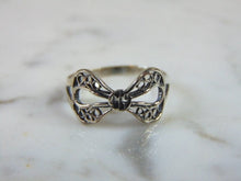 Load image into Gallery viewer, Womens Vintage Estate Sterling Silver Ribbon Ring 1.7g E5097