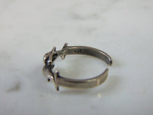 Load image into Gallery viewer, Womens Vintage Estate Sterling Silver Dolphins Ring 1.4g E5126
