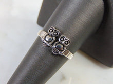 Load image into Gallery viewer, Womens Vintage Estate Sterling Silver Owls Ring 2.4g E5127