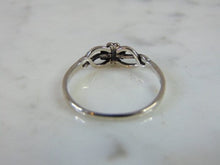 Load image into Gallery viewer, Womens Vintage Estate Sterling Silver Flower Ring 1.4g E5130