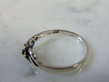 Load image into Gallery viewer, Womens Vintage Estate Sterling Silver Flower Ring 1.4g E5130