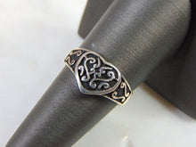 Load image into Gallery viewer, Womens Vintage Estate Sterling Silver Heart Ring 4.3g E5132