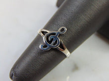 Load image into Gallery viewer, Womens Vintage Estate Sterling Silver Treble Clef Ring 1.2g E5149