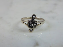 Load image into Gallery viewer, Womens Vintage Estate Sterling Silver Treble Clef Ring 1.2g E5149