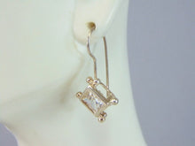 Load image into Gallery viewer, Womens Vintage Estate Sterling Silver CZ Earrings 4.6g E1918