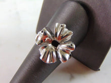 Load image into Gallery viewer, Womens Vintage Estate Sterling Silver Flower Ring 4.4g E2139