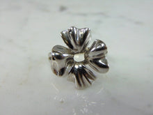 Load image into Gallery viewer, Womens Vintage Estate Sterling Silver Flower Ring 4.4g E2139