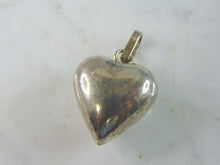 Load image into Gallery viewer, Womens Vintage Estate Sterling Silver Heart Pendant 8.2g E5303
