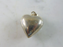 Load image into Gallery viewer, Womens Vintage Estate Sterling Silver Heart Pendant 8.2g E5303