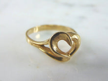 Load image into Gallery viewer, Womens Vintage Estate 14k Yellow Gold Heart Ring 4.2g #E4240