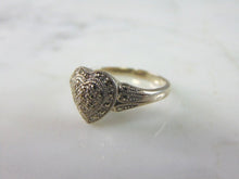 Load image into Gallery viewer, Womens Vintage Estate Sterling Silver Heart Ring 4.1g E2300
