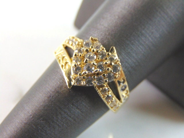Womens 14K Yellow Gold CZ Heart 2020 Class Ring 3.2g E3440