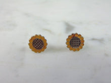 Load image into Gallery viewer, Womens Vintage Estate Sterling Silver Flower Earrings 1.1g E897