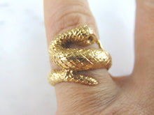 Load image into Gallery viewer, Womens Vintage Estate 14K Yellow Gold Snake Ring, 10.3g E1705
