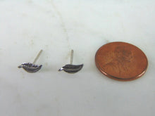 Load image into Gallery viewer, Pr Womens Vintage Estate Sterling Silver Leaf Stick Earrings 0.6g E1507