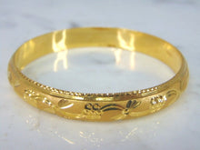 Load image into Gallery viewer, Womens Vintage Estate 22K Yellow Gold Bangle Bracelet 13.7g E5015