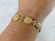 Load image into Gallery viewer, Womens Vintage Estate 14k Gold Roman Fleur de Lis Bracelet 18.1g E5306