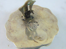 Load image into Gallery viewer, Womens Vintage Estate Sterling Silver Flower Clip On Earrings 24.5g E2162
