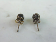 Load image into Gallery viewer, Womens Vintage Estate Sterling Silver Earrings 1.5g E2403