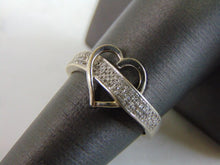 Load image into Gallery viewer, Womens Vintage Estate 10K White Gold Diamond Heart Ring 2.7g E2075