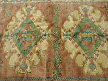 Load image into Gallery viewer, Vintage Estate Semi-Antique Handmade Oriental Rug E28