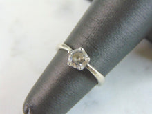Load image into Gallery viewer, Womens Vintage Estate Sterling Silver CZ Ring 1.9g E3132