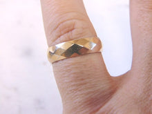 Load image into Gallery viewer, Womens Vintage Estate 10K Yellow Gold Band Wedding Ring 3.3g E3903