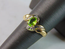 Load image into Gallery viewer, Womens Vintage Estate 10K Yellow Gold Peridot Diamond Ring 2.3g E3907