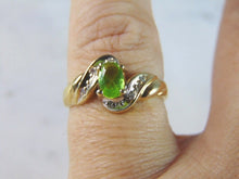 Load image into Gallery viewer, Womens Vintage Estate 10K Yellow Gold Peridot Diamond Ring 2.3g E3907