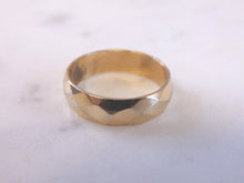 Load image into Gallery viewer, Womens Vintage Estate 10K Yellow Gold Band Wedding Ring 3.3g E3903