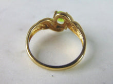 Load image into Gallery viewer, Womens Vintage Estate 10K Yellow Gold Peridot Diamond Ring 2.3g E3907